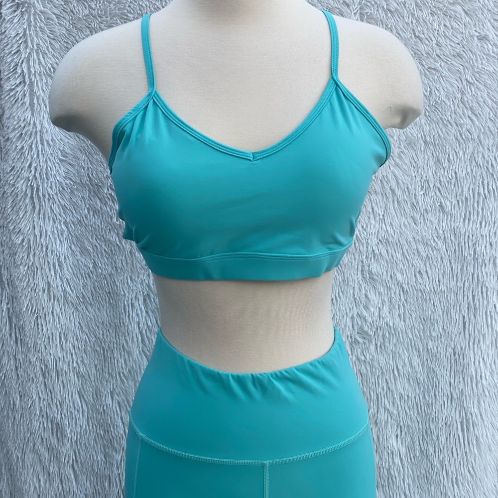 Women Two piece Workout Set sports bra top and bottom shorts in size large
